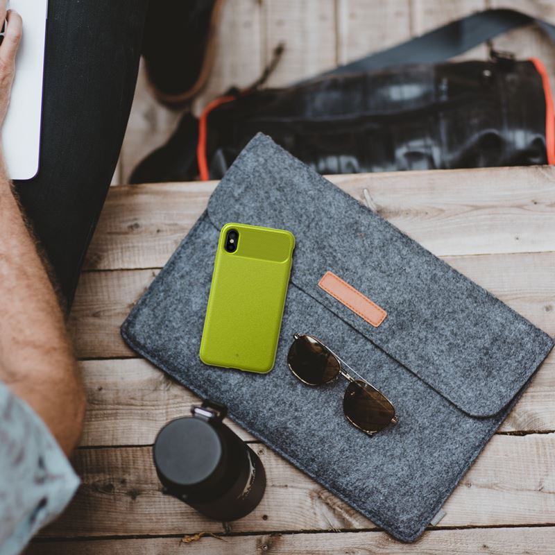 Caseology Vault Case für iPhone Xs Max (Rot)