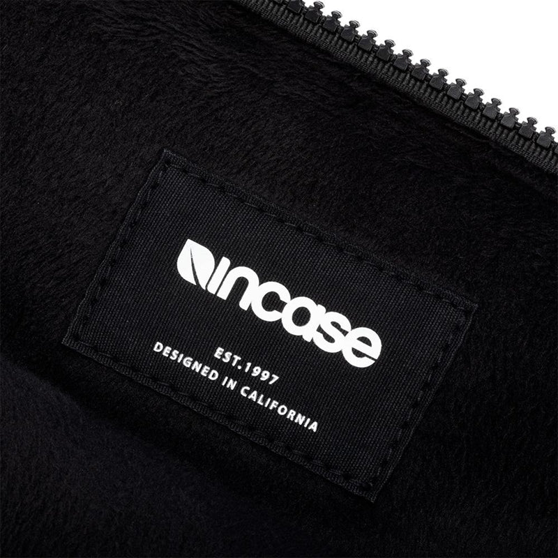 Incase Compact Sleeve in Woolenex - Sleeve voor MacBook Pro 13" (M2/M1/2020-2012) / MacBook Air 13" (M3/M2/M1/2024-2018) (Grafiet)