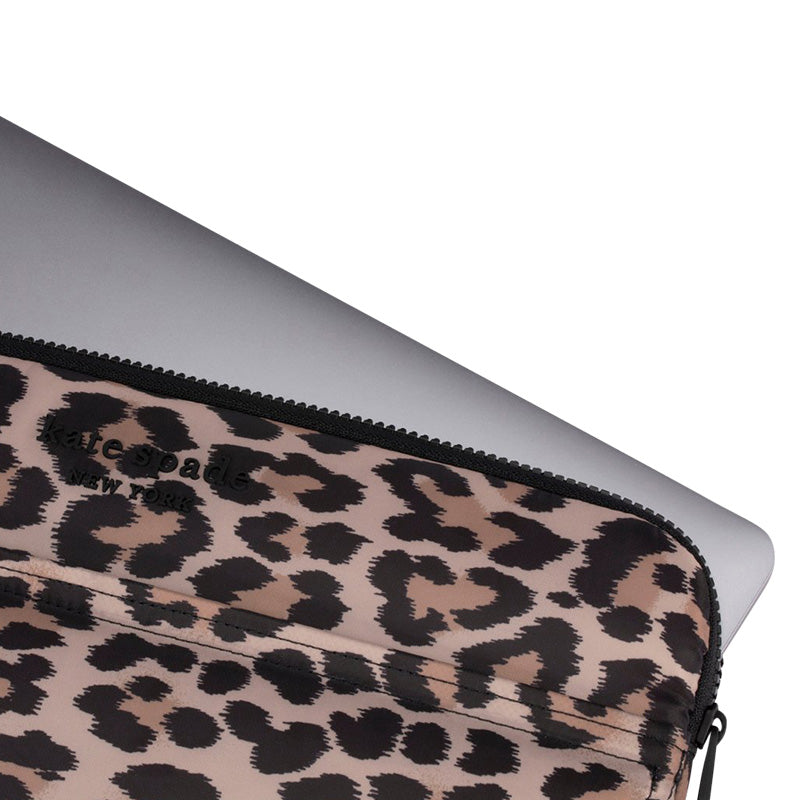 Kate Spade New York Puffer Sleeve - MacBook Pro 14" / Notebook 14" Cover (Klassiek Luipaard)