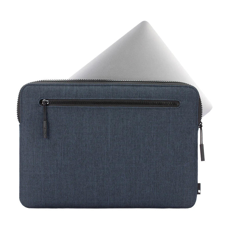 Incase Compact Sleeve aus Woolenex – Hülle mit Tasche MacBook Pro 14" (M3/M2/M1/2023-2021) (Marineblau)