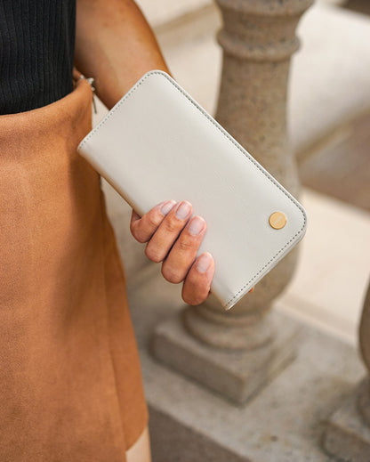 Moshi Overture MagSafe-Hülle mit abnehmbarer magnetischer Brieftasche für iPhone 14 Plus (Grau)