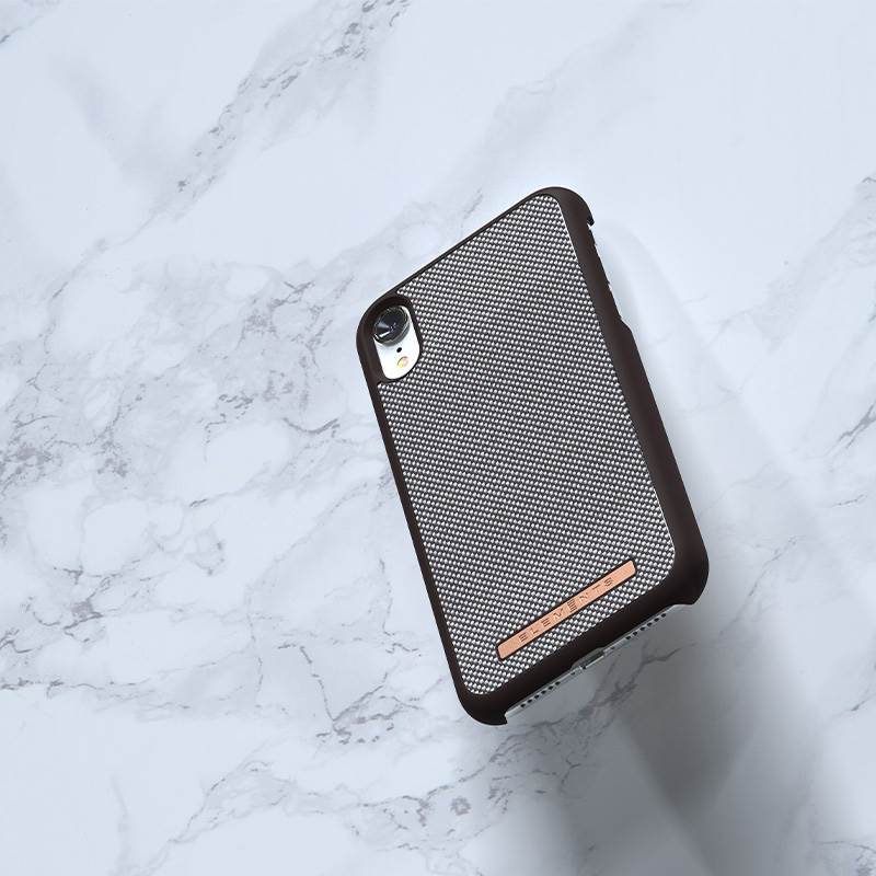 Nordic Elements Saeson Idun - hoesje voor iPhone XR (donkerbruin patroon 1)